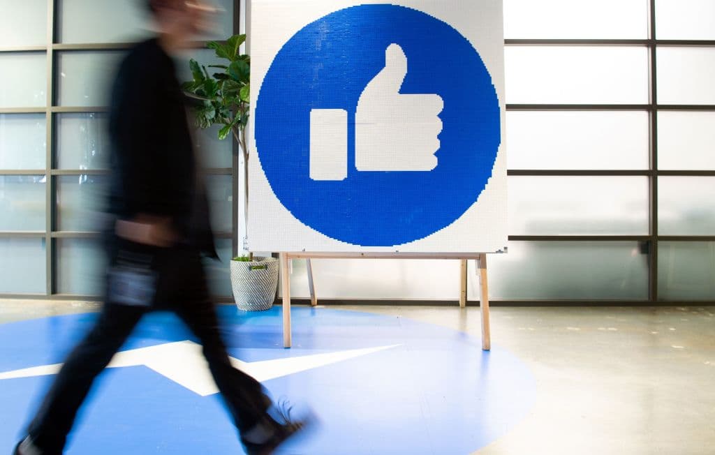 Facebook sigue el ejemplo de Twitter y dice que etiquetará mensajes que violen sus normas, así sean de Trump