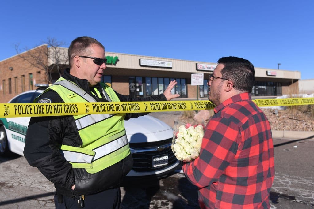 El sospechoso resultó herido y fue arrestado. Estaba recibiendo atención médica. Fue identificado como 
<b>Anderson Lee Aldrich, un hombre de 22 años</b>. Tras el incidente la policía recuperó dos armas del lugar. El motivo del tiroteo sigue estando bajo investigación.