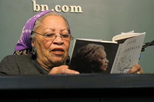 Entre sus obras literarias más representativas se encuentran 
<b>títulos imprescindibles como 'Beloved' y 'Mercy'</b>.