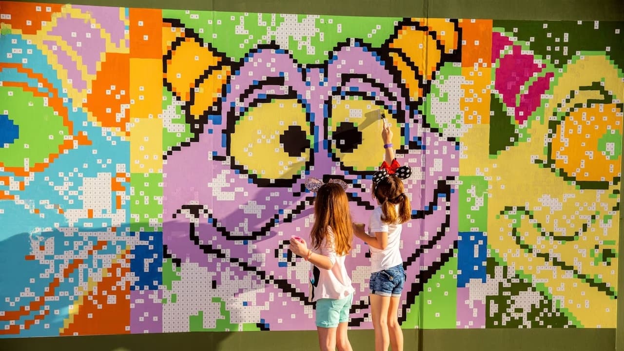 Además podrás pintar un enorme mural, un número y color de pintura asignados serán la clave para saber qué hacer.
