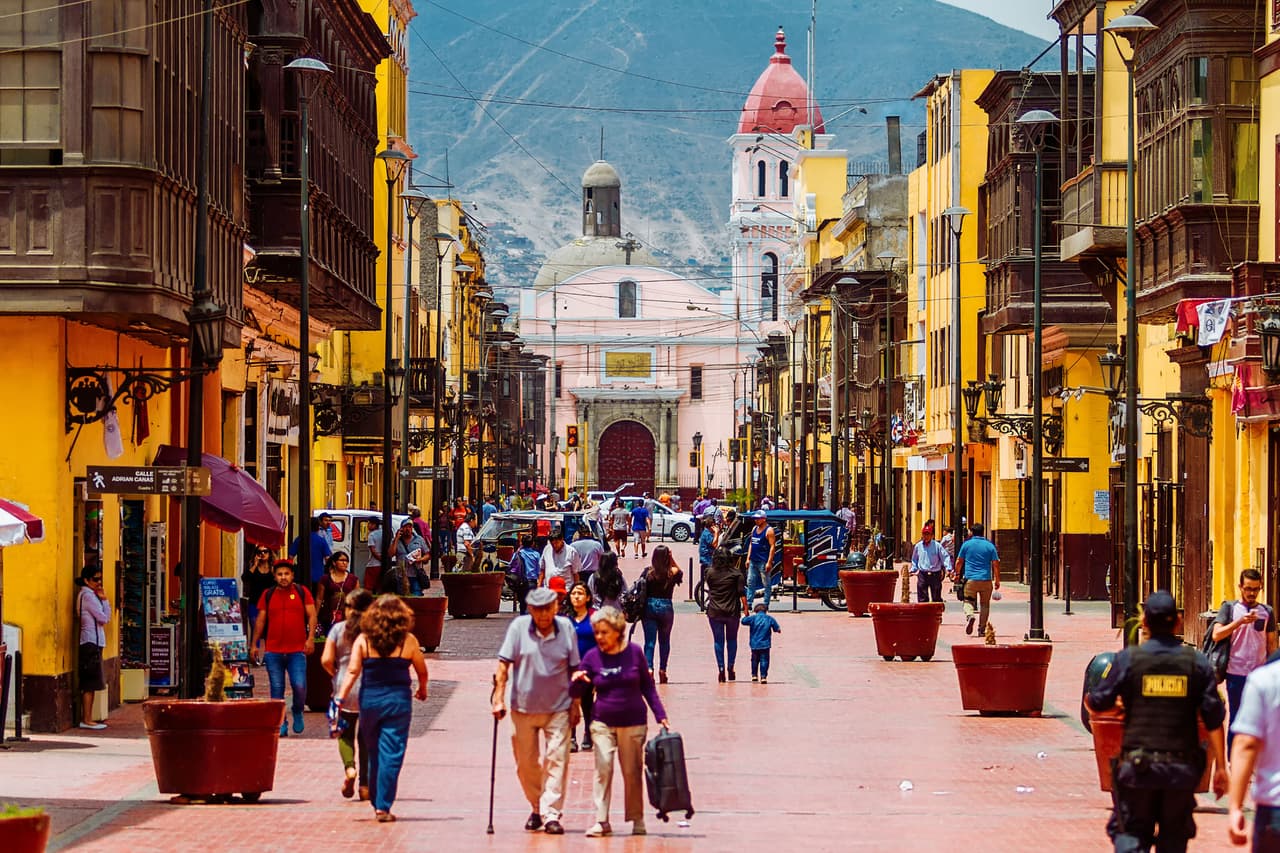 <b>Puesto 13. Perú</b>
<br>
<br>Promedio: 72.5 puntos
<br>
<br>Su puntuación más alta la obtuvo en la categoría ‘costo de la vida’ (91 puntos) y también se destacó en el ‘clima’ (87 puntos). Esta variable es determinante para decidir el lugar de retiro, incluso dentro del propio país.
<br>
