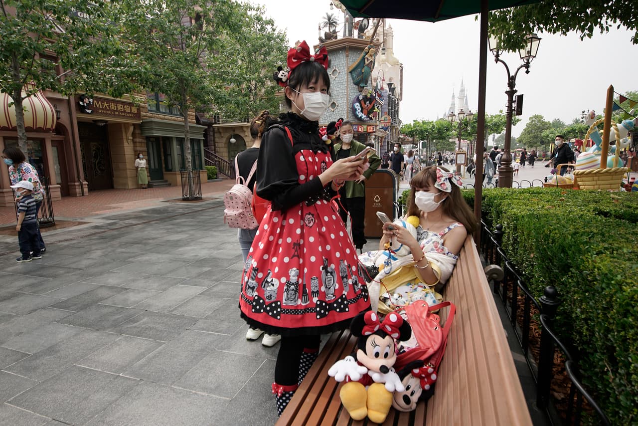 Los parques temáticos de Disney y California Adventure han modificado sus protocolos para seguir las medidas federales y estatales para evitar contagios de coronavirus.