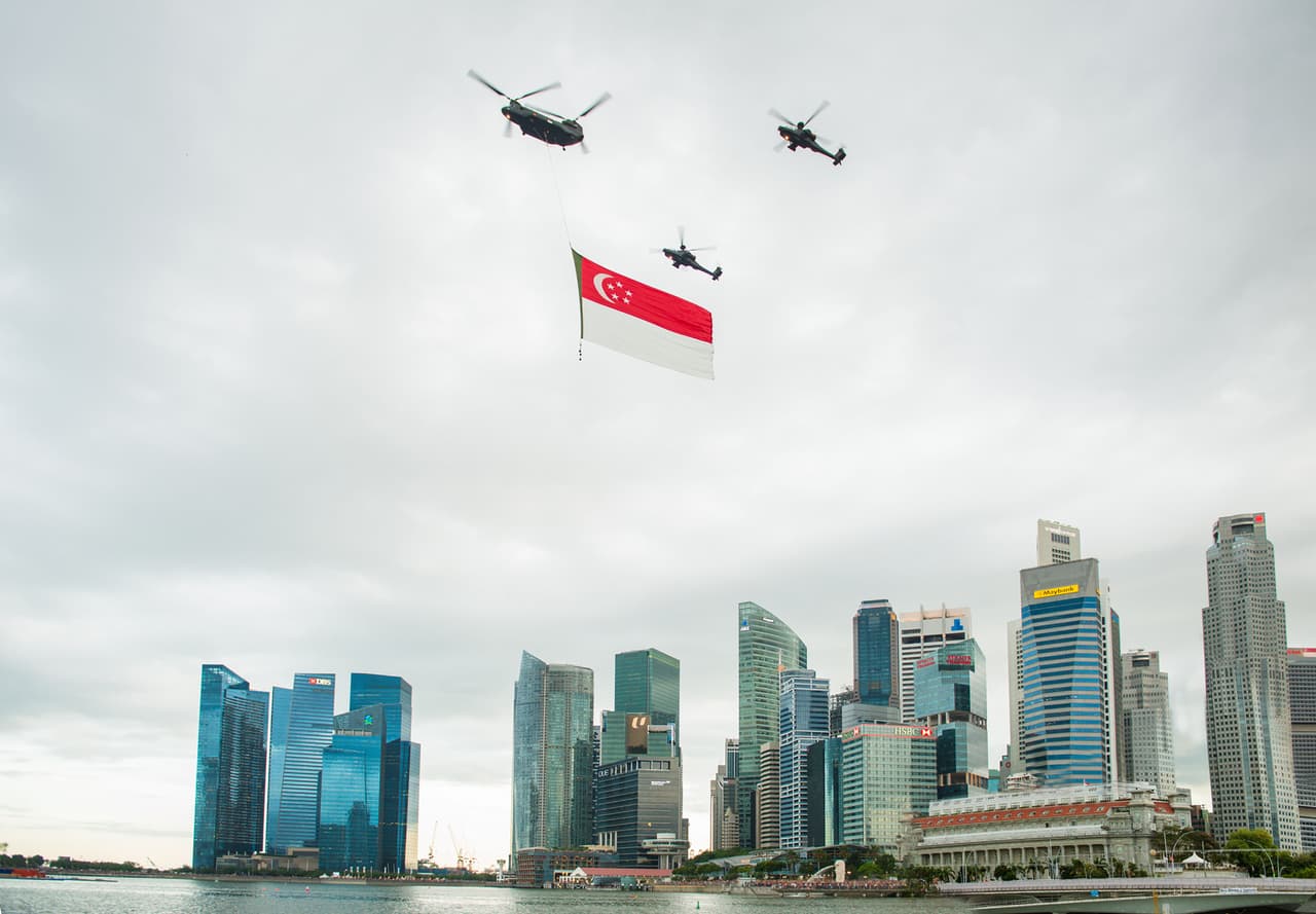 <b>Puesto 2 (empate). Singapur</b>
<br>
<br>
<b>Indice WCOL: 104</b>
<br>
<br>La puntuación en la categoría ‘vestuario’ disminuyó desde la anterior investigación de EUI. “Esto refleja en gran medida el aumento en los precios de la ropa en Nueva York (nuestra ciudad base), más que el declive en otros lugares”, explica el estudio.
<br>