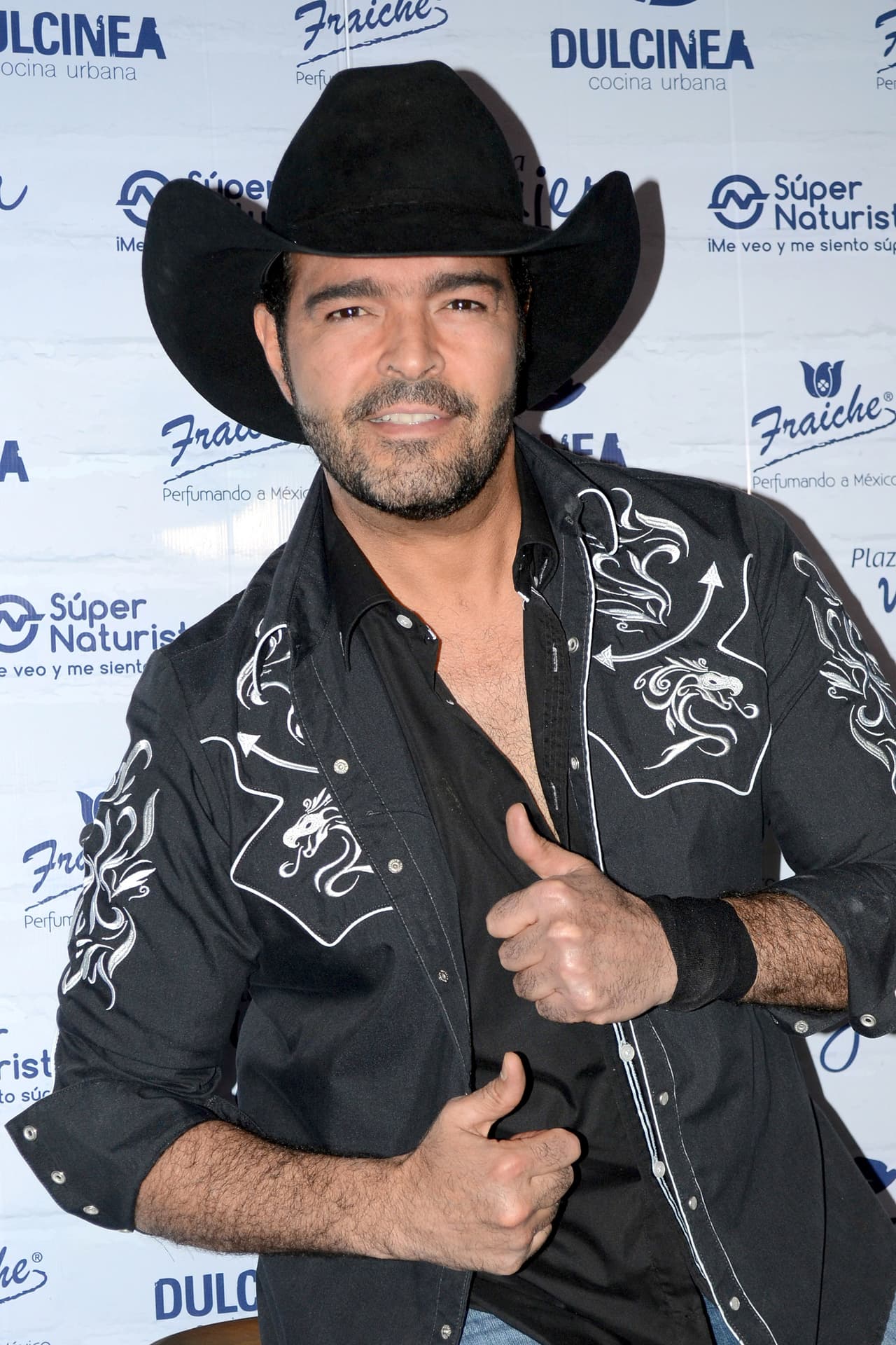 <b><a href="http://www.univision.com/programas/novelas/despiden-a-pablo-montero-de-el-vuelo-de-la-victoria-fotos">Pablo Montero ya ha sido castigado en otras producciones de telenovela</a></b> por su impuntualidad y por no presentarse a sus llamados, como en 'Qué bonito amor' o en 'Mi corazón es tuyo'.