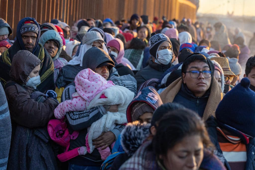 Corte Suprema mantiene de forma indefinida el Título 42, la política que permite expulsar inmigrantes de forma expedita  