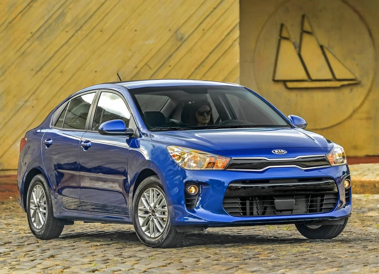 <h3 class="cms-H3-H3"><b>5. Kia Rio</b></h3>
<br>
<ul>
 <li><b>Precio promedio de una unidad usada en noviembre 2021:</b> $16,135</li>
 <li><b>Diferencia en dólares comparado a noviembre 2020:</b> $4,790</li>
 <li><b>Diferencia porcentual comparado a noviembre 2020:</b> 42.2%</li>
</ul>