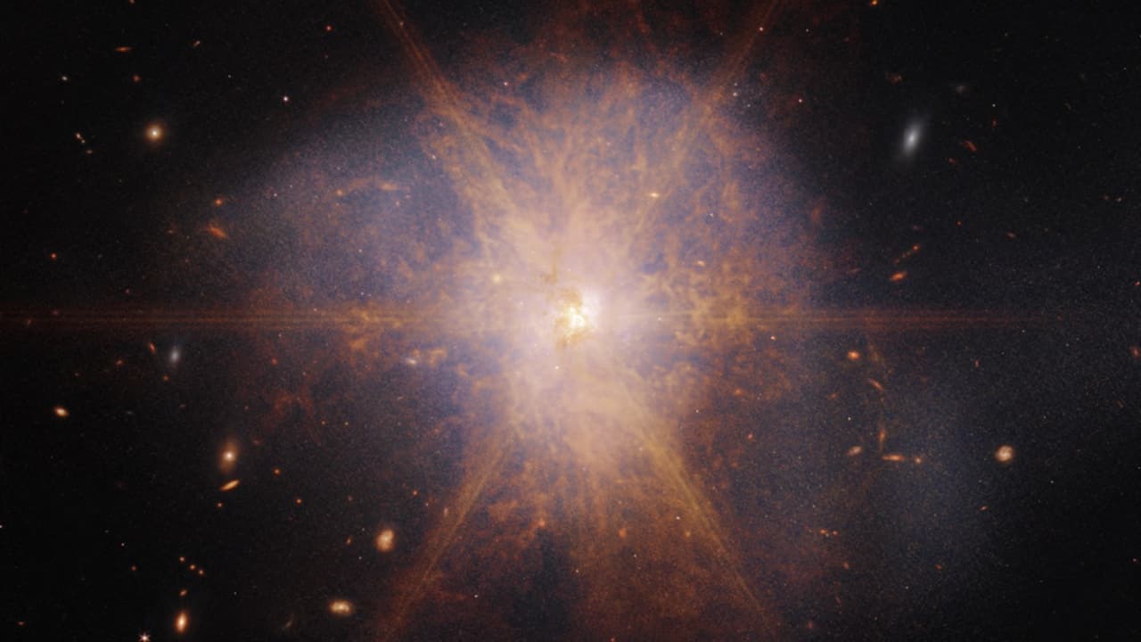 La impresionante imagen de la fusión de dos galaxias que fue capturada por el telescopio espacial James Webb