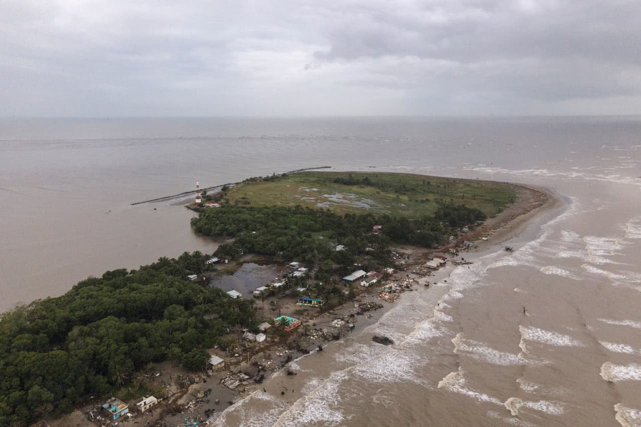 Imagen aérea de El Bosque. También se han fortalecido las tormentas y los huracanes y se ha duplicado los registros de inundaciones por marea alta desde el Golfo hasta Florida.
<br>
<br>
<br>
<br>