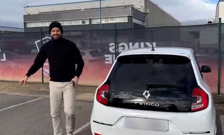 Photo © 2023 Zuma Press/The Grosby Group Barcelona, January 15, 2023 Gerard Piqué arrives at the Kings League driving a Renault Twingo, on January 15*** Gerard Piqué llega a la Liga de Reyes al volante de un Renault Twingo, el 15 de enero