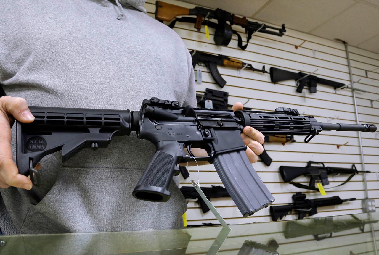 Un juez ordena quitarle las armas a un candidato en el condado de Kern