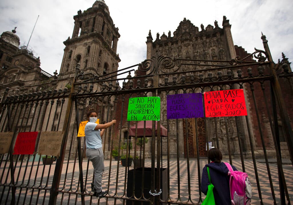 <b>3. Michoacán:</b> El Departamento de Estado de EEUU pide no visitar este estado por la generalización del crimen y la violencia. También limitó la movilidad de los trabajadores del gobierno de EEUU en el área a la Autopista Federal de Peaje 15D, entre la ciudad de México y Guadalajara, las autopistas 43 o 48D desde la autopista 15D, en Morelia o solo en el centro de la ciudad o zonas portuarias en Lázaro Cárdenas, a donde solo deben desplazarse por avión.
