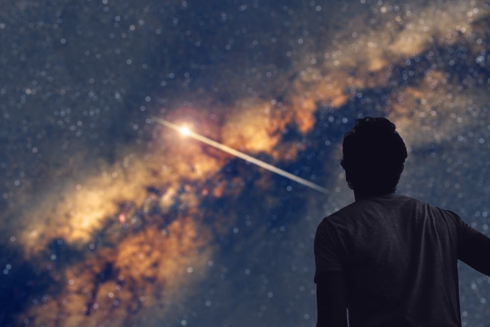 <h3 class="cms-H3-H3">3 y 4 de agosto, Spica una estrella muy brillante</h3>
<br>La noche del miércoles 3 de agosto, de acuerdo a los registros de la NASA para 2022, una potente luz se podrá observar cerca de la Luna, este destello no es más que la aparición en la bóveda celeste de Spica, una estrella muy brillante que se podrá observar durante esta Luna creciente. 
<br>
<br>