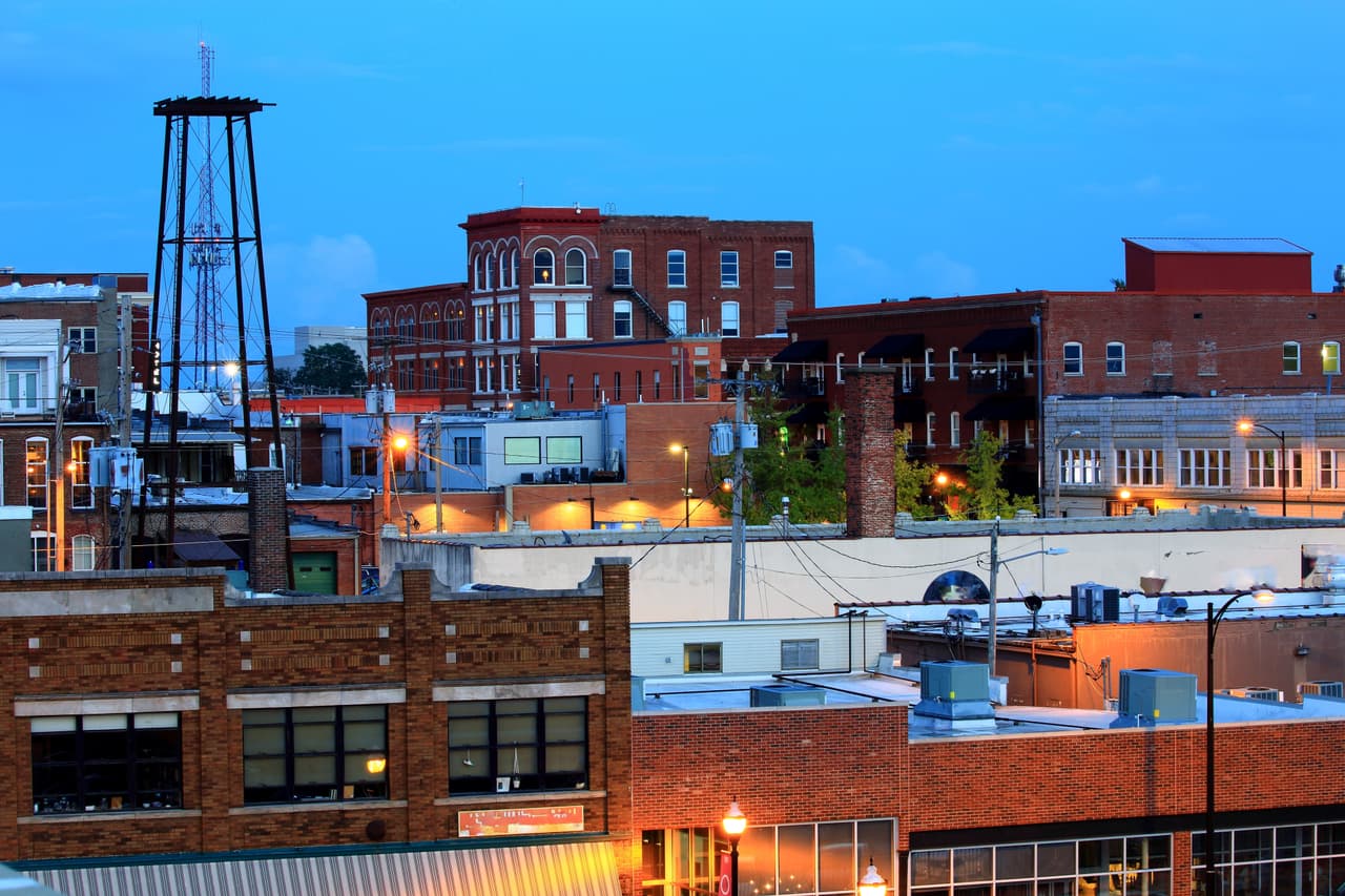 <b>Puesto 11. Springfield, Missouri.</b>
<br>
<br>Entradas ilegales para cometer robos en 2019: 1,222 por cada 100,000 habitantes.
<br>
<br>Porcentaje del total de este tipo de crímenes en el estado: 7.8% de 15,943.
<br>
<br>Tasa de pobreza en 2019: 22.9%.
<br>
<br>Tasa de desempleo en 2019: 2.8%.
<br>