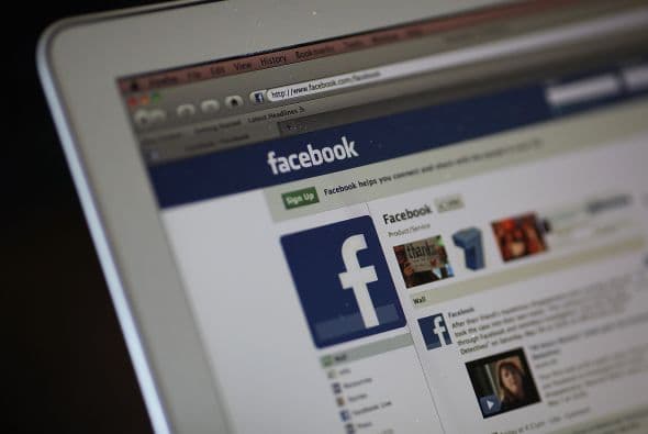 Cuando Facebook haga su esperado debut como compañía pública (entrada a Bolsa), la compañía casi seguramente va a colocarse entre las mayores en el mundo, junto con McDonald's, Amazon.com y Bank of America, informó la agencia AP.