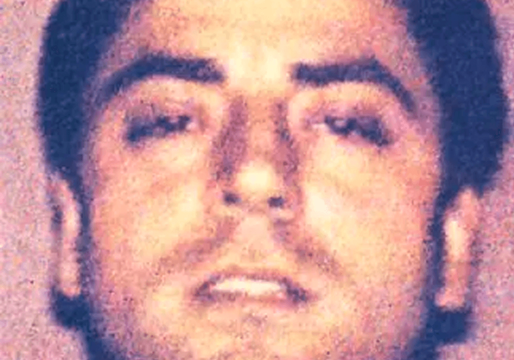 <b>Francesco Cali</b>
<br>
<br>Francesco Cali fue asesinado a balazos este miércoles frente a su residencia de Todt Hill. Cali era el presunto líder de la Familia Gambino y se dice que tenía vínculos con la Familia Inzerillo en Palermo, Sicilia. La familia Gambino fue una de las organizaciones criminales más poderosas de los Estados Unidos, pero vio un declive en los 80 y 90. Cali fue el primer jefe de una familia de la mafia en ser baleado en Nueva York desde que Paul Castellano fue asesinado en 1985.