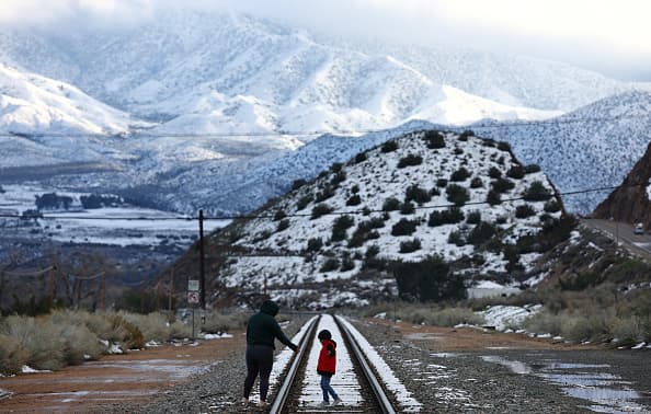Las bajas temperaturas serán otro factor de riesgo para residentes en el sur de California. Se prevé frío extremo en zonas urbanas y temperaturas en punto de congelación en las elevaciones.