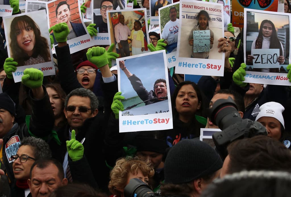 Un juez federal bloquea temporalmente la decisión de Trump de cancelar DACA