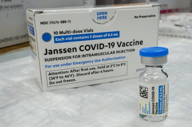 <b>El Departamento de Salud de Pensilvania notificó el martes a todos los proveedores de la vacuna contra el covid-19 <a href="https://www.univision.com/local/philadelphia-wuvp/por-precaucion-pausan-administracion-de-la-vacuna-de-johnson-johnson-en-pensilvania">que pausen la administración de dosis de la vacuna Johnson & Johnson</a> (Janssen) hasta al menos el 20 de abril</b>, siguiendo la recomendación de una gran precaución por los CDC y la FDA.