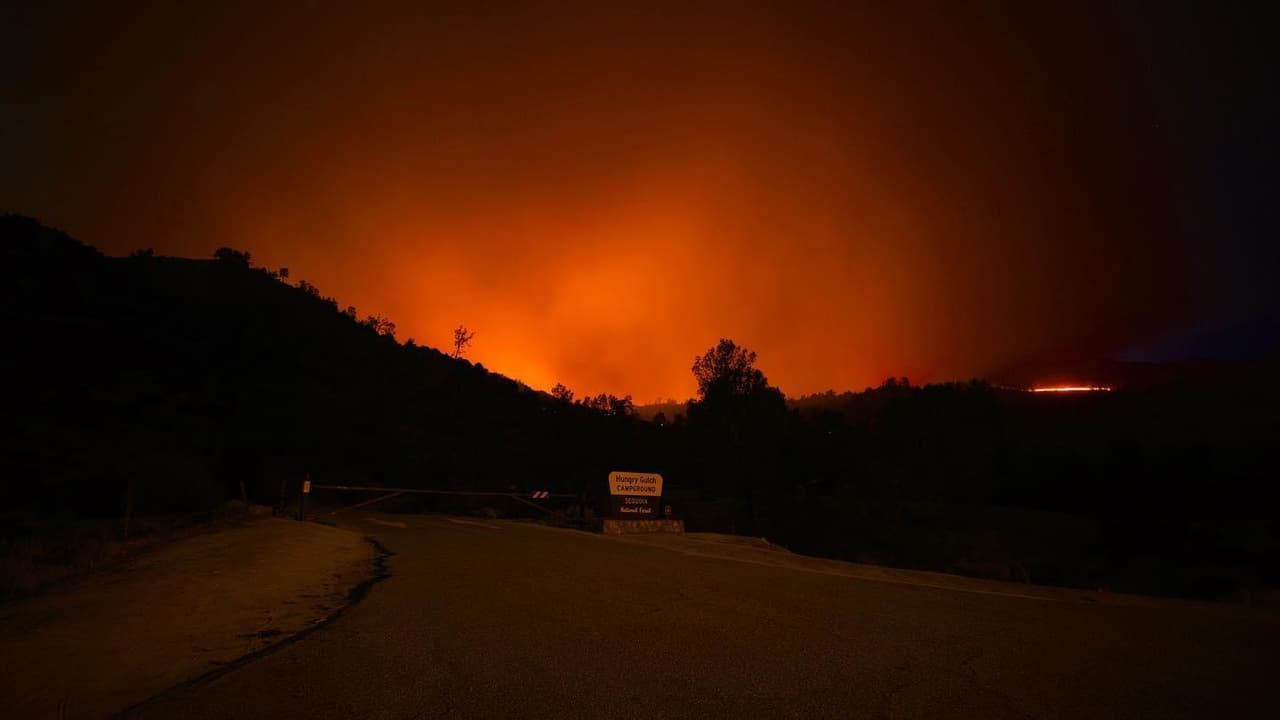 Amplían orden de evacuación en partes del condado de Kern por causa del incendio French