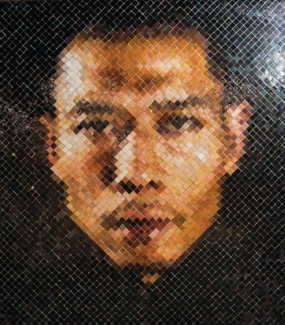 “Subway Portraits”, de Chuck Close, presenta una decena de enormes rostros de figuras del mundo de la cultura, tales como Lou Reed, Philip Glass, Kara Walker e incluso el mismo artista.
