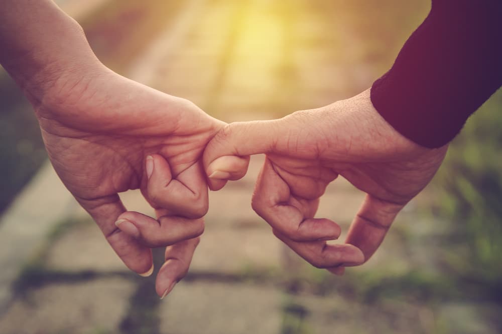 Esto no quiere decir que tengas problemas o roces con la pareja, si es que la tienes, ya que lo más seguro es que te apoye y tienda también su mano de ayuda. Tan sólo significa que no será un día en que las chispas de amor les inunden.