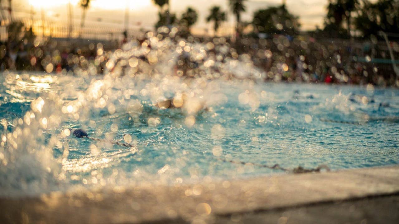 <b>Washington Pool</b>
<br>Abierto de lunes a jueves, sábados y domingos de 12 p.m. a 6 p.m. Viernes cerrado. 
<a href="https://goo.gl/maps/nkLxPW8g6WP2" target="_blank">6655 N. 23rd Avenue.</a> Teléfono: 602-262-7198. Niños gratis. Adultos $3.