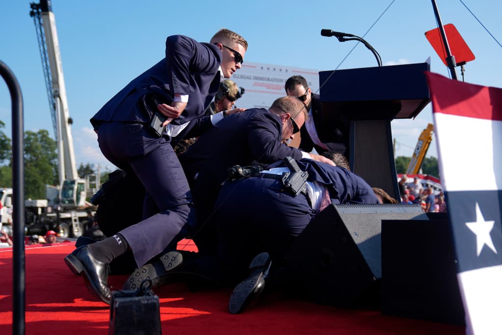 Cómo fue posible que un atacante se acercara tanto al escenario de Trump y pudiera herirlo de bala: lo que investiga el Servicio Secreto
