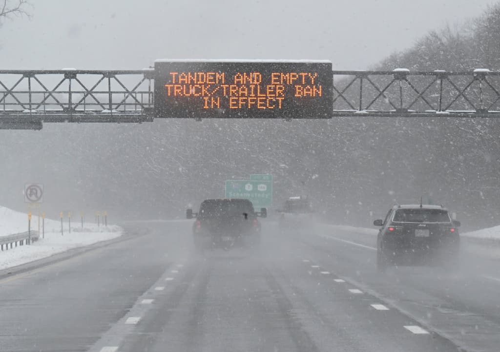 Se espera hasta un pie de nieve: tormenta invernal lleva clima extremo al noreste de EEUU este fin de semana