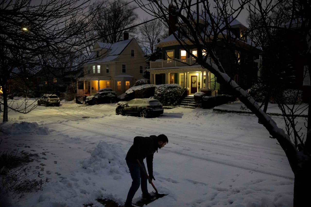 Las tormentas invernales llevan múltiples peligros al centro y sur de EEUU