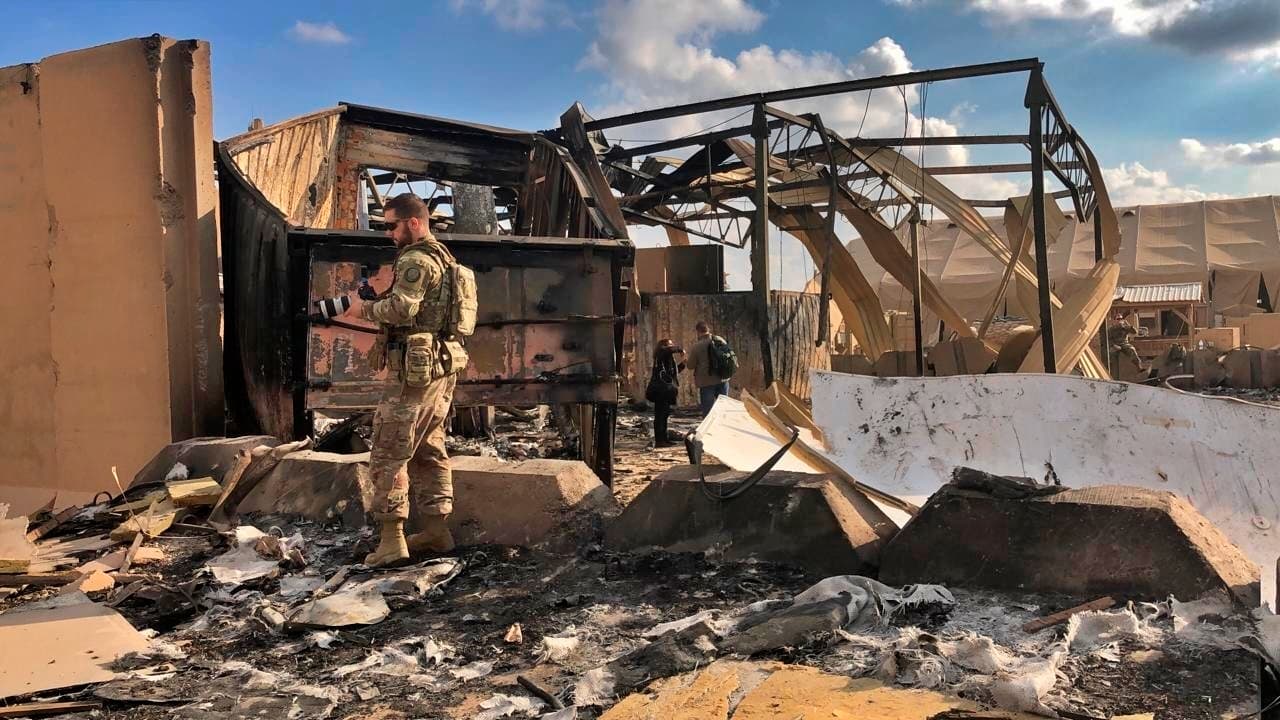 El asalto terrestre nunca llegó y las tropas salieron de los bunkers al amanecer. 
<a href="https://www.univision.com/noticias/mundo/fotos-los-restos-y-los-crateres-que-dejaron-los-misiles-disparados-por-iran-a-instalaciones-militares-de-eeuu-en-irak-fotos">El ataque había terminado antes de las 4 AM, hora local</a>.