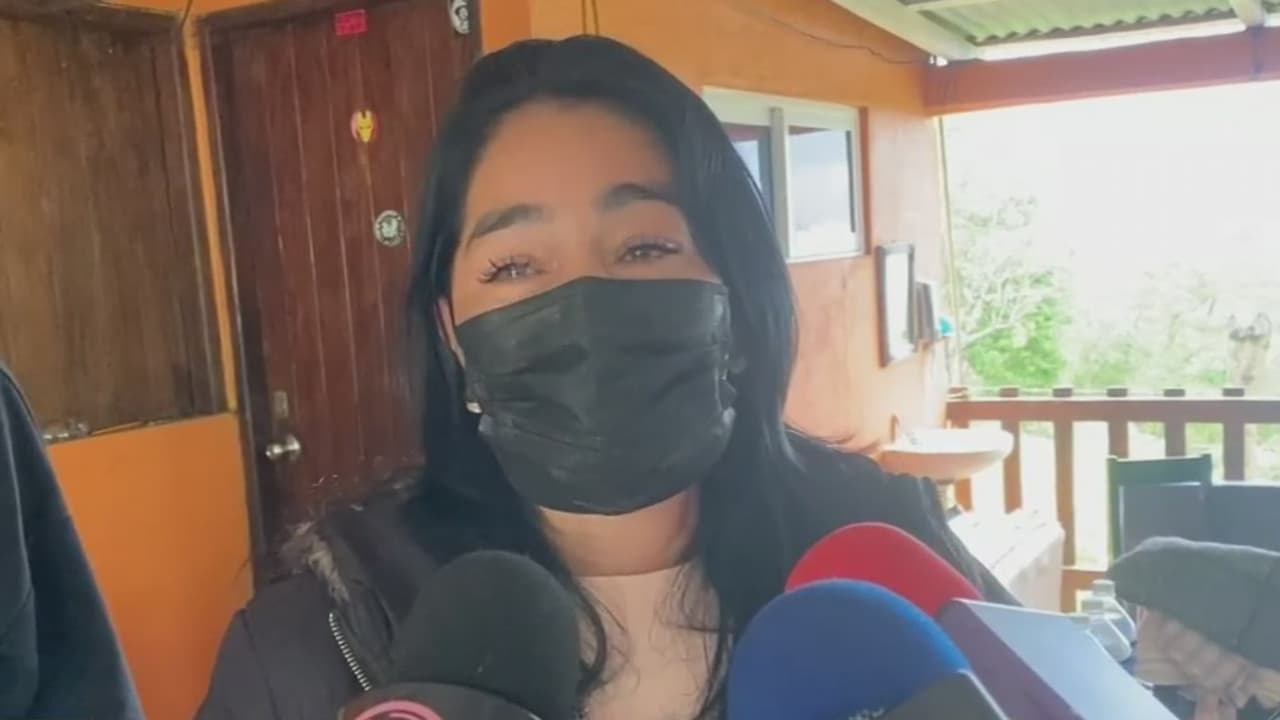<b>"No encuentro a mi hijo": el llanto de esta mujer que perdió a cuatro familiares en una excursión</b>
<br>
<br>La fuerte corriente de un río en México provocó la muerte de cuatro excursionistas. Un joven está desaparecido y su madre clama ayuda para encontrarlo.
<br>
<br>