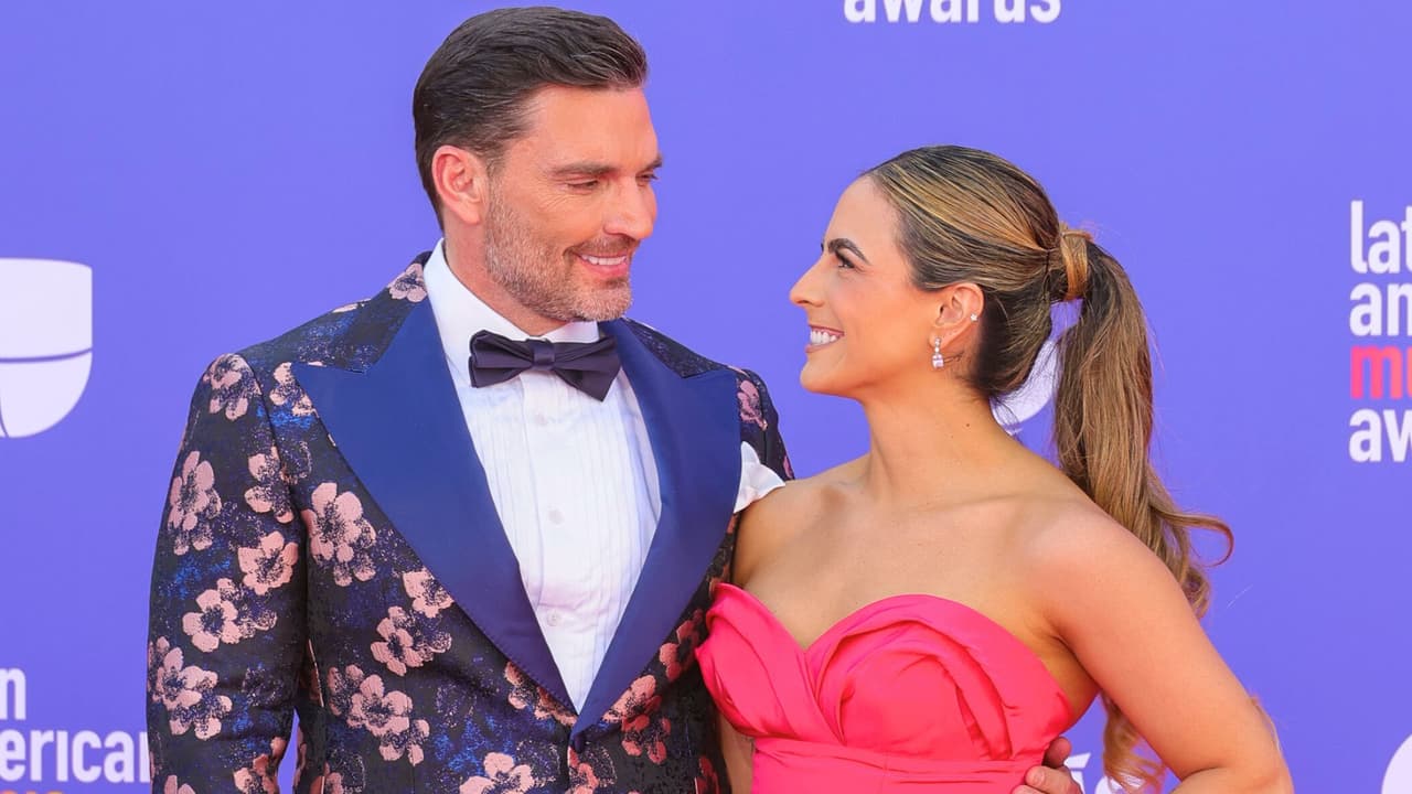 Julián Gil y Valeria Marín confiesan cómo lograron sobrevivir a su luna de miel extrema