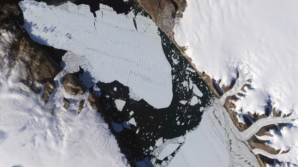 “Estas son malas noticias”: el descomunal peligro del glaciar masivo que se derrite más rápido de lo previsto en Groenlandia 