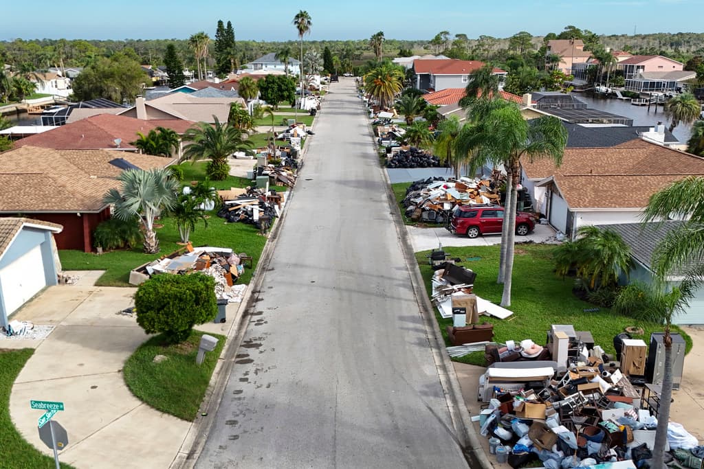 El área metropolitana de Tampa tiene más de 
<a href="https://www.univision.com/noticias/estados-unidos/huracan-milton-por-que-bahia-de-tampa-tan-vulnerable-a-huracanes-tormentas">3.3 millones de habitantes</a> y casi todos fueron obligados a evacuar.