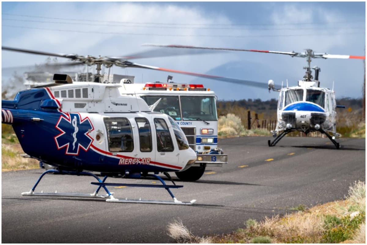 El motociclista fue trasladado a una zona de aterrizaje en Backus Road, para despúes transportarlo en un Mercy Air 14 a un hospital del área local para recibir tratamiento.