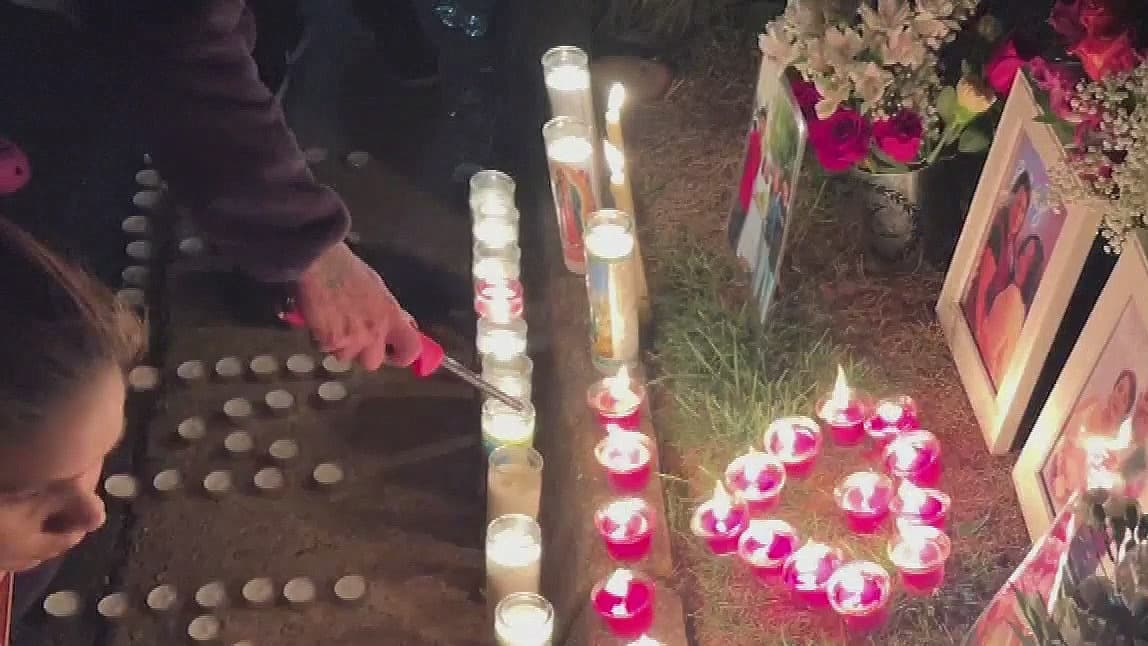 Decenas de personas se presentaron afuera de la casa donde vivían y fueron asesinados los cuatro peruanos. El sospechoso está bajo arresto sin derecho a fianza.