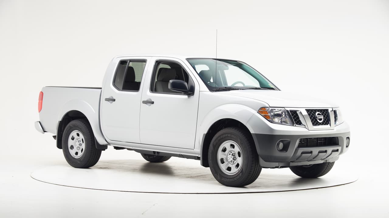 <b>Nissan Frontier </b>
<br>Resistencia estructural: 
<b>Marginal</b>
<br>Soporte al pasajero: 
<b>Aceptable</b>
<br>Protección de cuello y cabeza: 
<b>Buena</b>
<br>Protección de pecho:
<b>Buena</b>
<br>Protección de cadera y muslo: 
<b>Buena</b>
<br>Protección de parte baja de la pierna y pie: 
<b>Pobre</b>
<br>
<br>Calificación general: 
<br>
<h3 class="cms-H3-H3">Marginal</h3>