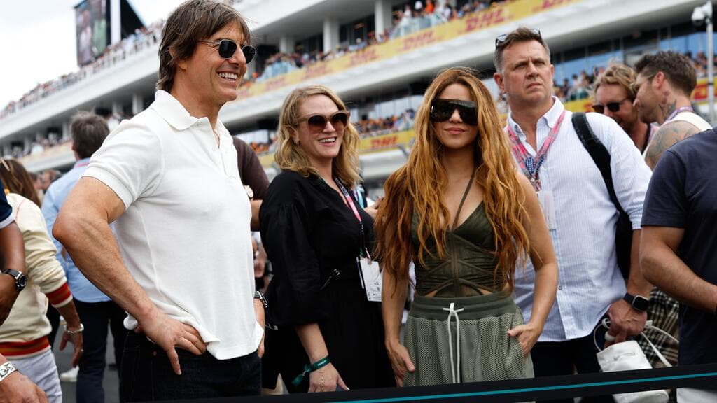 Tom Cruise supuestamente no quitaría el dedo del renglón para conquistar a Shakira.