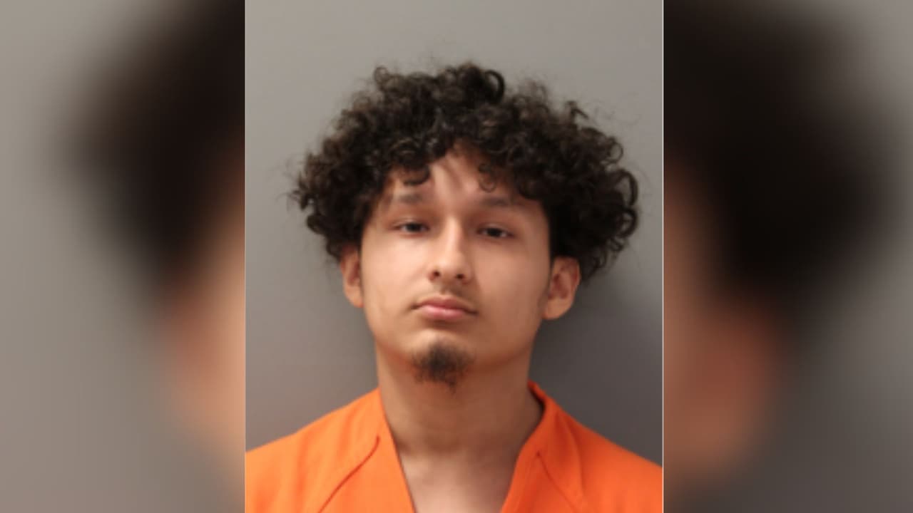 Fijan fianza de $1 millón al adolescente acusado de asesinar a un hombre durante una transacción en Houston