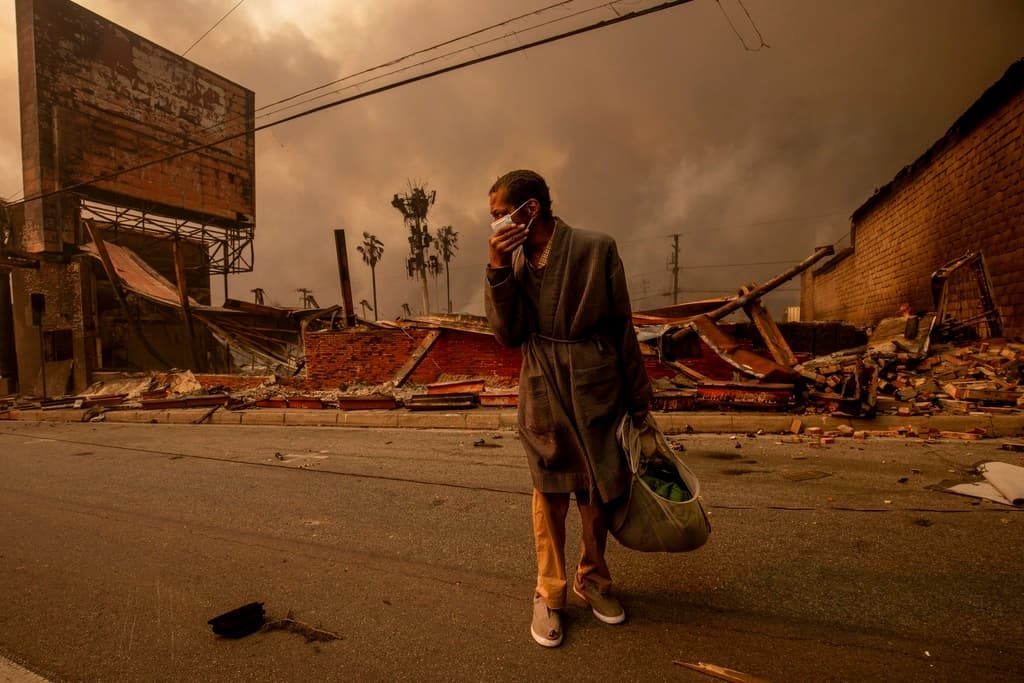 El 
<a href="https://www.univision.com/local/los-angeles-kmex/cronologia-de-los-incendios-forestales-que-desatan-emergencia-en-los-angeles">incendio Palisades</a> es el más destructivo en la historia de Los Ángeles, quemando 27 millas cuadradas.