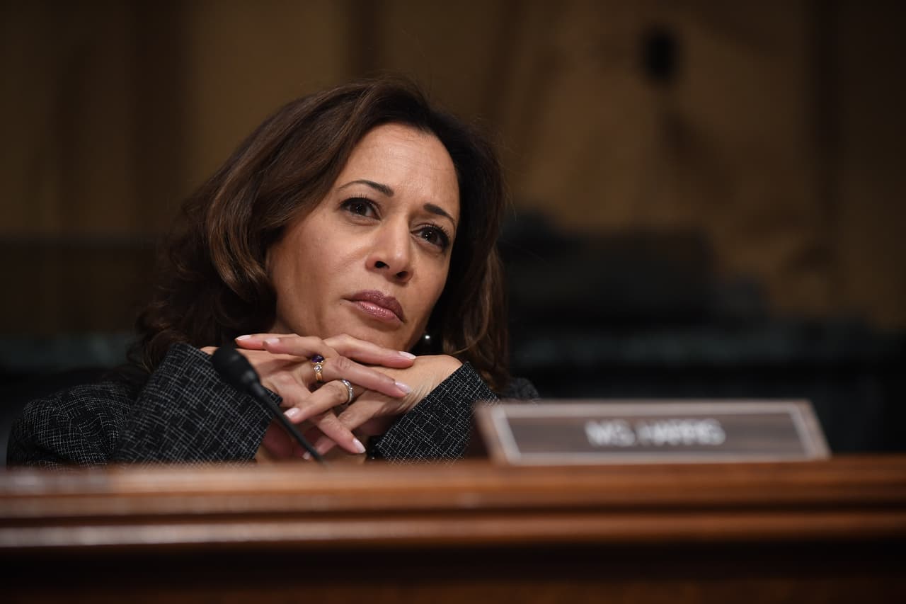 <b>Kamala Harris, 54 años.</b> Lanzó su campaña por la candidatura demócrata el 21 de enero de 2019. Es senadora por California desde 2017. Fue fiscal general de ese estado (2011-2017) y fiscal del Distrito de San Francisco (2004-2011). Como miembro de los principales comités del Senado ha utilizado su experiencia en los interrogatorios a funcionarios de la administración Trump y a sus nominados para jueces de la Corte Suprema de Justicia.
