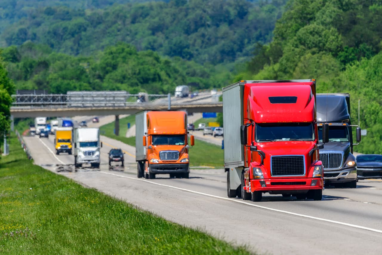 <h2 class="cms-H2-H2">8. Conductores de tráileres y transporte pesado</h2>
<br>
<br>🚧 
<b>Tasa de accidentes fatales (2021):</b> 41.7 por cada 100,000.
<br>
<br>🚧 
<b>Muertos por accidentes laborales (2021): </b>874.
<br>
<br>🚧 
<b>Causa de muerte más común: </b>Accidentes de tráfico.
<br>