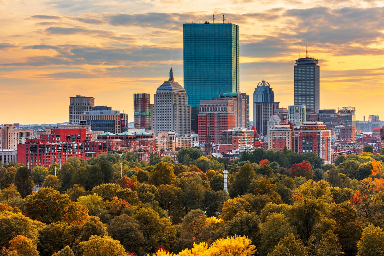 <h3 class="cms-H3-H3">11. Massachusetts</h3>
<br>
<br>De acuerdo con el gobierno de Massachusetts, el salario mínimo por hora pasará de $14.25 a $15 en 2023. 
<br>