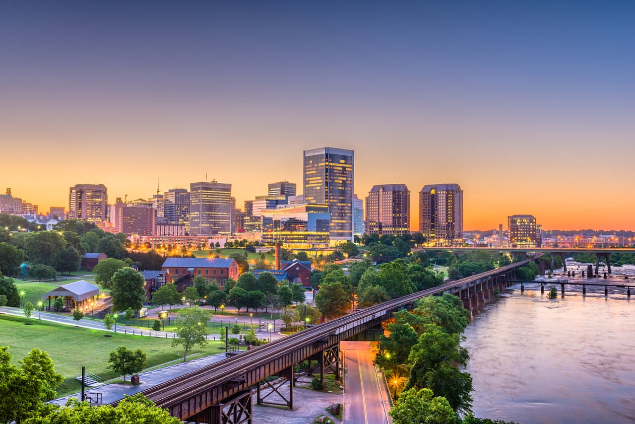 <h3 class="cms-H3-H3">11. Richmond, Virginia</h3>
<br>
<br>Como ejemplo de este índice sobre la edad, el estudio arrojó que ciudades de 
<a href="https://www.univision.com/temas/florida">Florida</a> ocupa el 15% de las ciudades del listado, 
<b>tomando en cuenta que la edad promedio de sus habitantes es de 42 años</b>, cuatro más que el promedio nacional. 
<br>
<br>