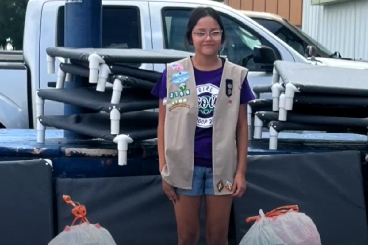 Grace Carrillo, de 13 años, adora a los perritos y gatitos, así que decidió hacer su proyecto de las Girls Scouts para ganar la insignia de plata, elaborando camitas para los animalitos. La jovencita sí ganó el premio, pero más el corazón y agradecimiento de todos los habitantes del refugio.