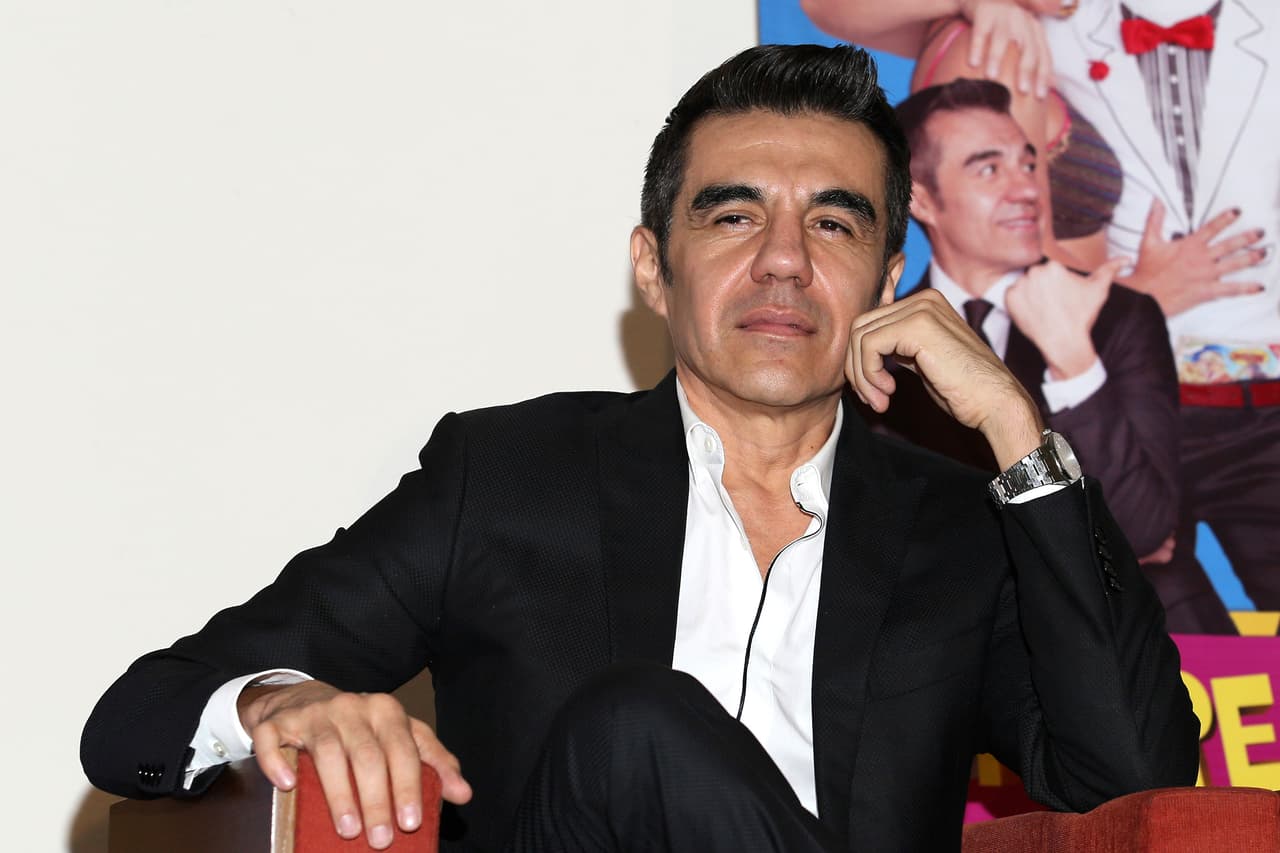 “Y de repente llegaste a mi vida y todo cambió”, escribió el también actor en la descripción de su fotografía.