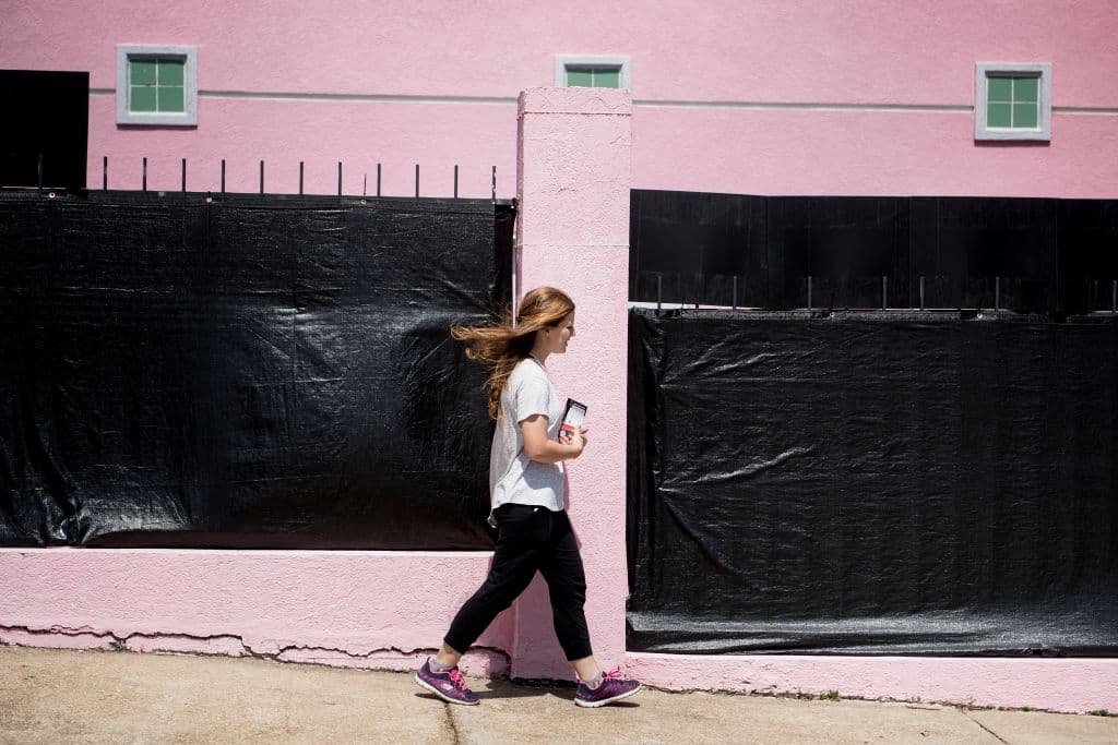 Mississippi es uno de los siete estados del país con un solo lugar para que las mujeres se practiquen abortos: la Jackson Women's Health Organization. Conocida también como la "casa rosada" (Pink House).