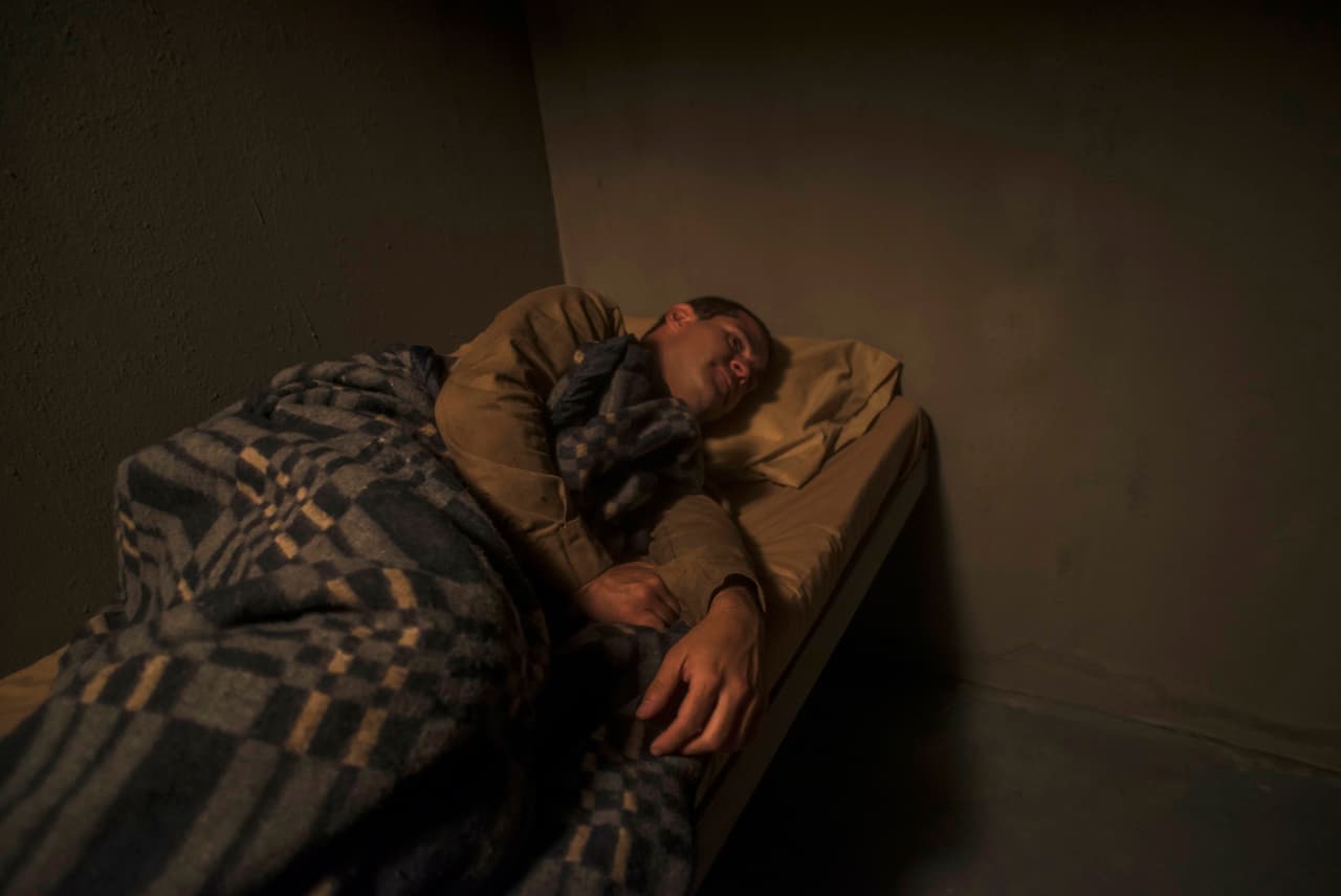 Dentro de su celda Guzmán Loera no podía conciliar el sueño.