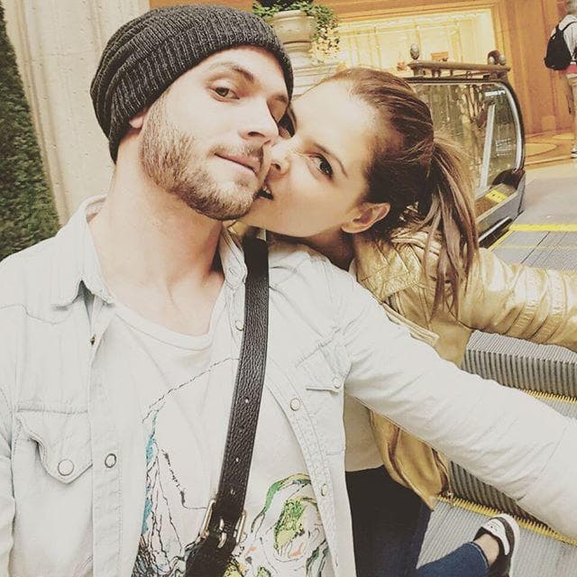 Parecían estar muy enamorados, tanto que en junio de 2015 se comprometieron y un mes después informaron que ya vivían juntos.