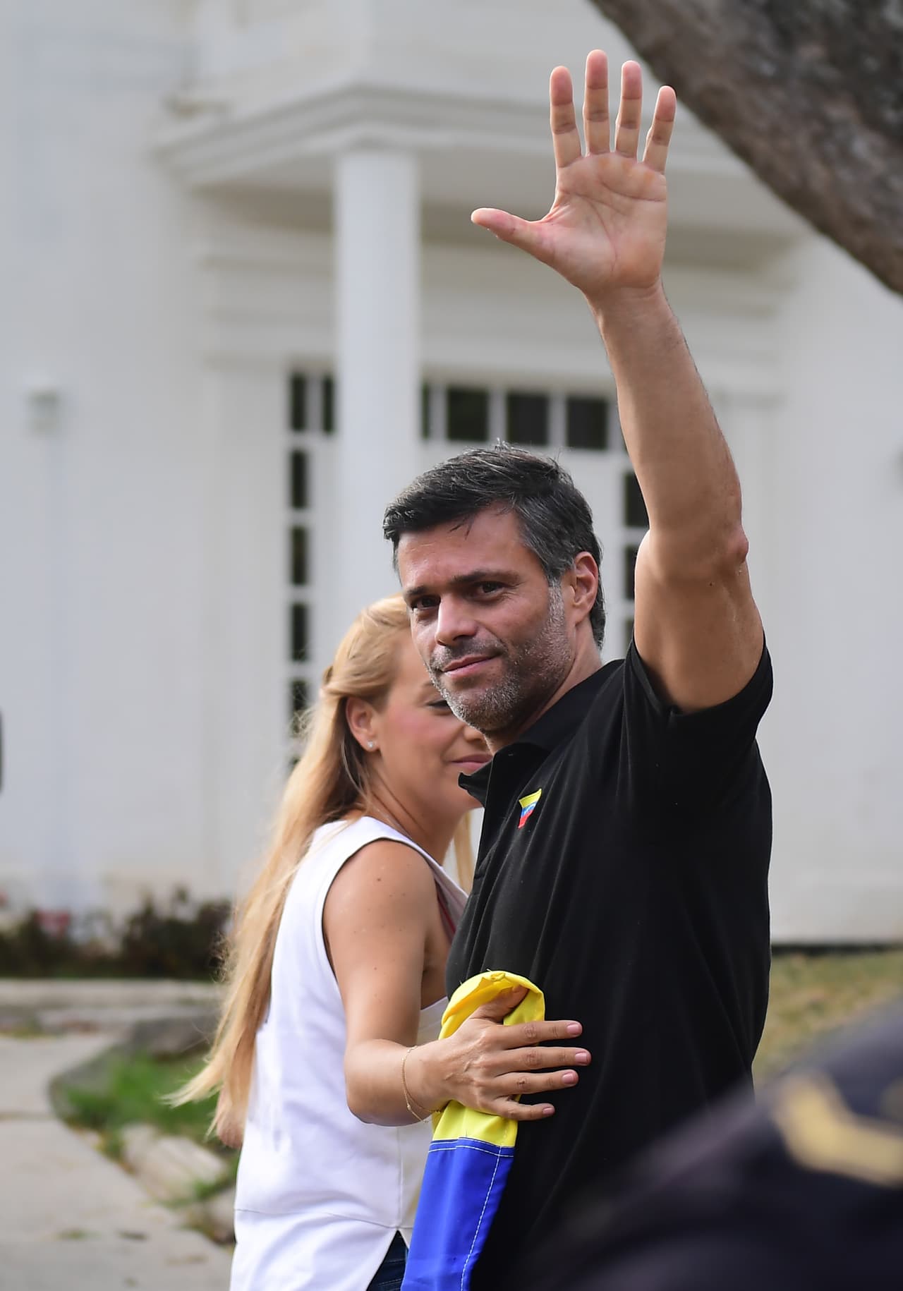 López es líder del partido Voluntad Popular, del que también era miembro el presidente interino de Venezuela, Juan Guaidó, hasta el mes de enero, cuando salió para representar a un grupo más amplio de opositores.